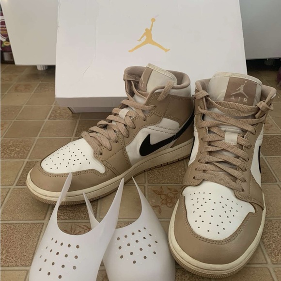 Air Jordan 1 Mid - Picture 3 of 4